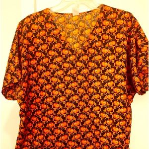 Woman’s XL scrub top